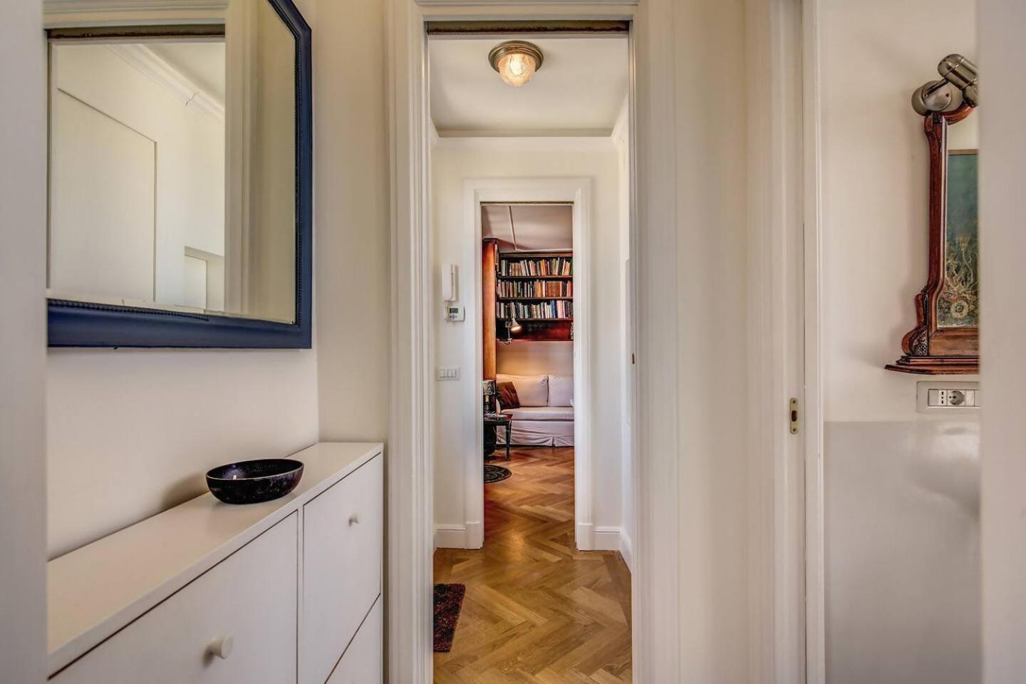 Attic With Terrace Overlooking St Peters Basilica Рим Экстерьер фото
