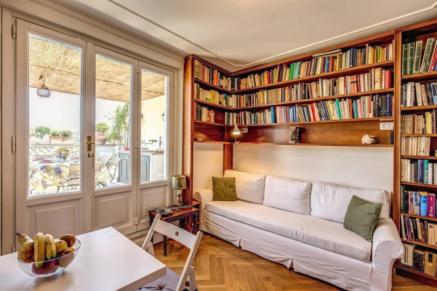 Attic With Terrace Overlooking St Peters Basilica Рим Экстерьер фото